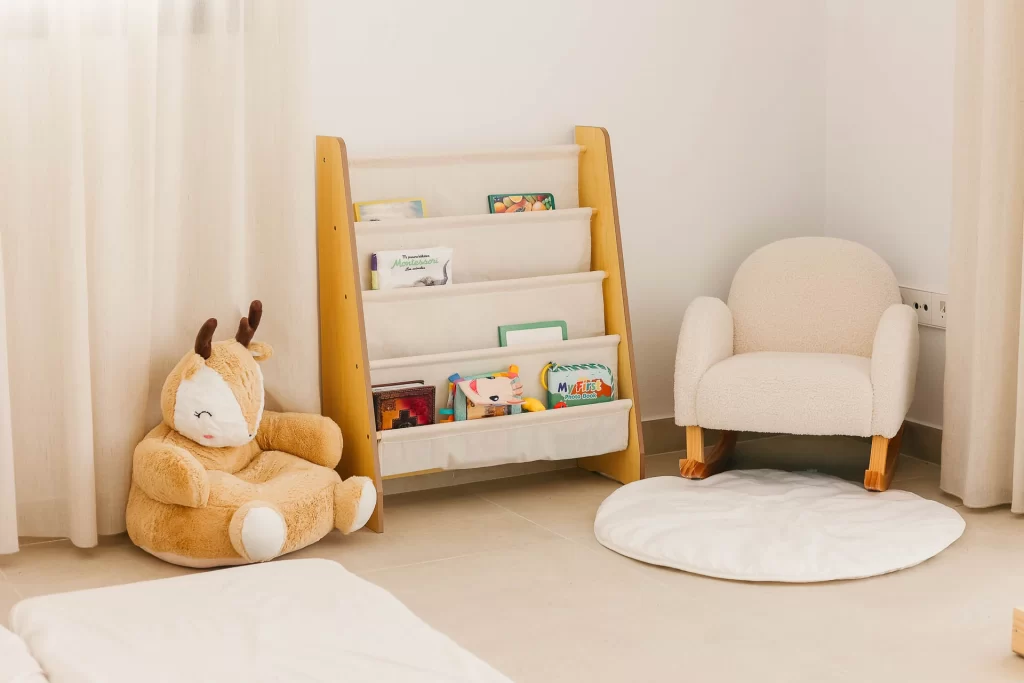 Área de lectura en Rincón Cálido Can Puvil