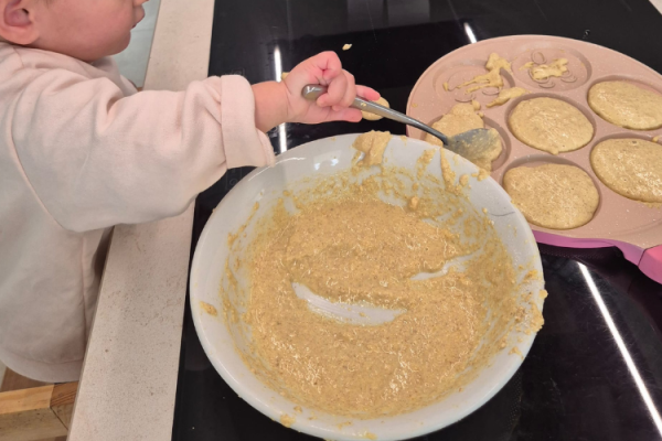 Niños cocinando en Rincón Cálido Can Puvil