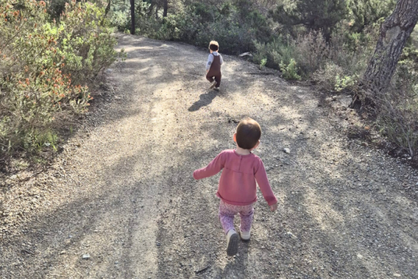 Niños en el campo en Rincón Cálido Can Puvil