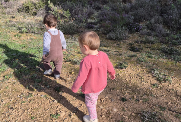 Niños en el campo en Rincón Cálido Can Puvil